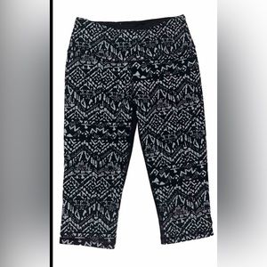 Victorias Secret Knockout Sport Crop Capri Capris Leggings Size Medium Black EUC